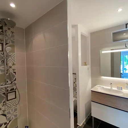 Somptueuse Avec Piscine Hébergement de vacances